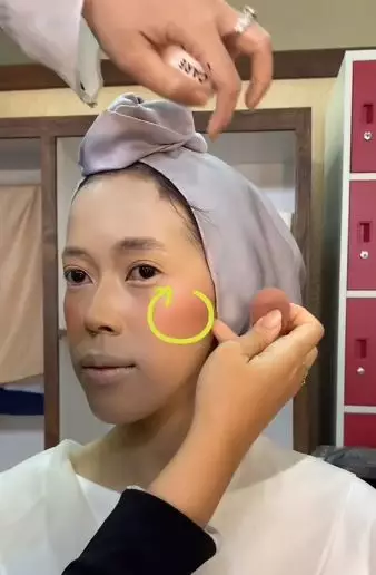 Transformasi makeup wanita wajah lonjong Berbagai sumber Transformasi makeup wanita wajah lonjong Berbagai sumber