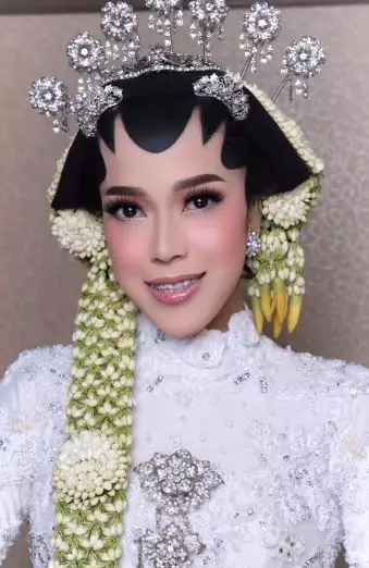 Transformasi makeup wanita wajah lonjong Berbagai sumber Transformasi makeup wanita wajah lonjong Berbagai sumber