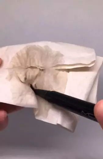 Micellar water atasi eyeliner spidol kering Berbagai sumber Micellar water atasi eyeliner spidol kering Berbagai sumber