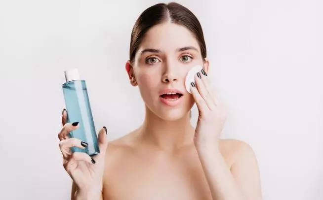 Micellar water atasi eyeliner spidol kering Berbagai sumber Micellar water atasi eyeliner spidol kering Berbagai sumber