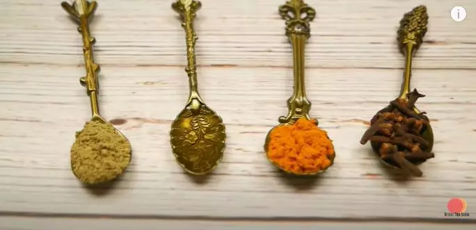 Rontokkan noda kuning di gigi Berbagai sumber