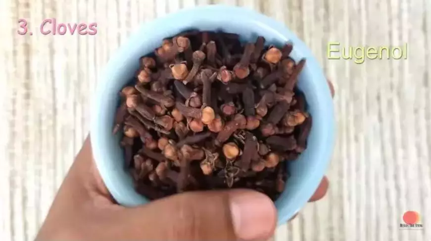 Rontokkan noda kuning di gigi Berbagai sumber