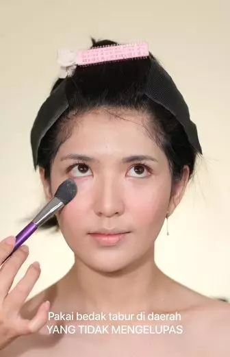Transformasi makeup wanita wajah mengelupas TikTok Transformasi makeup wanita wajah mengelupas TikTok