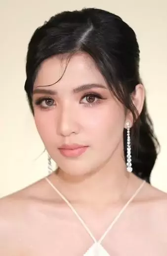 Transformasi makeup wanita wajah mengelupas TikTok Transformasi makeup wanita wajah mengelupas TikTok