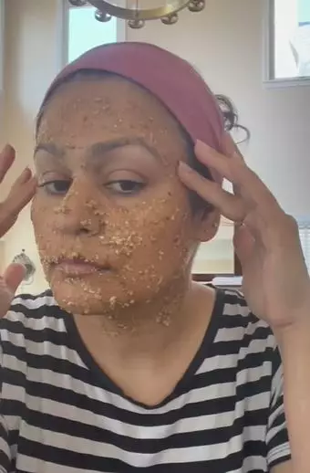 Kencangkan wajah kendur ala wanita Berbagai sumber