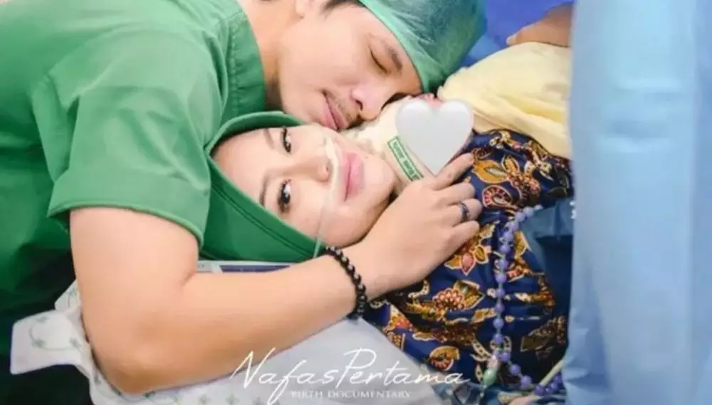 Pesona istri penyanyi pasca melahirkan © 2024 brilio.net Pesona istri penyanyi pasca melahirkan © 2024 brilio.net