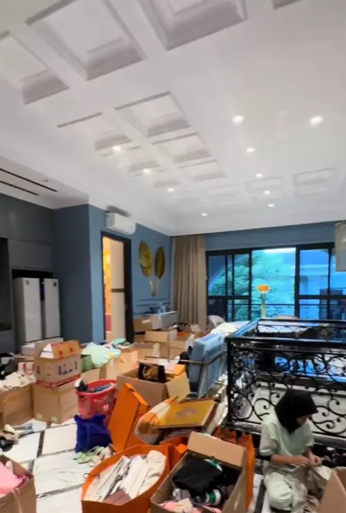 potret rumah mewah Reza Gladys bak istana berlapis marmer © 2024 brilio.net