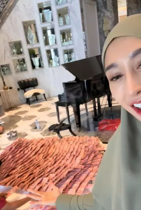 potret rumah mewah Reza Gladys bak istana berlapis marmer © 2024 brilio.net