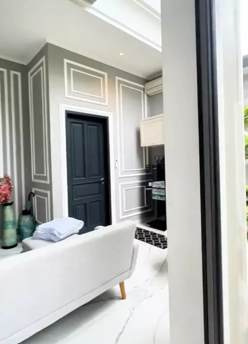 potret rumah mewah Reza Gladys bak istana berlapis marmer © 2024 brilio.net