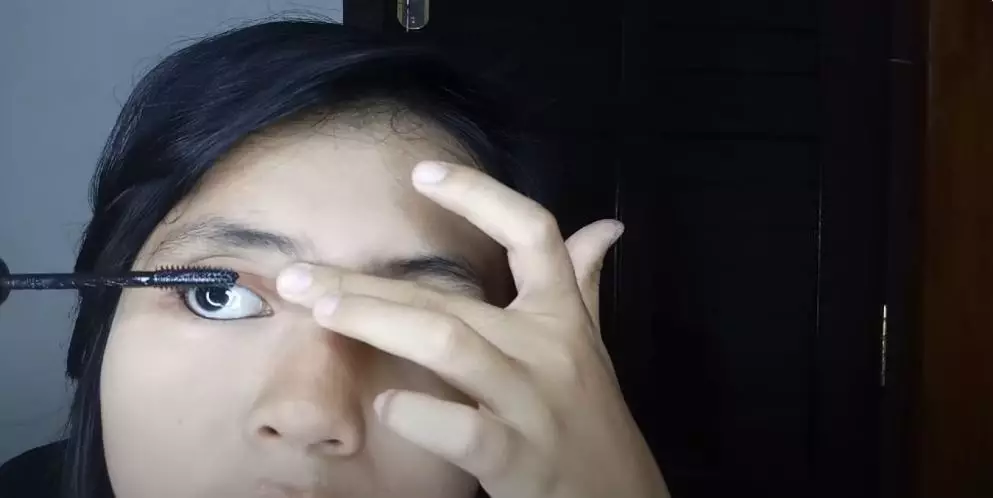 aksi wanita lentikan bulu mata berbagai sumber aksi wanita lentikan bulu mata berbagai sumber