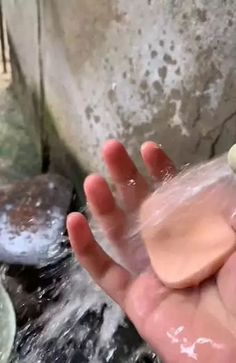 Trik MUA bersihkan spons makeup kotor Berbagai sumber