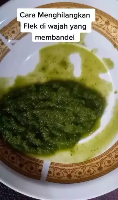 Memudarkan flek hitam daun pepaya TikTok