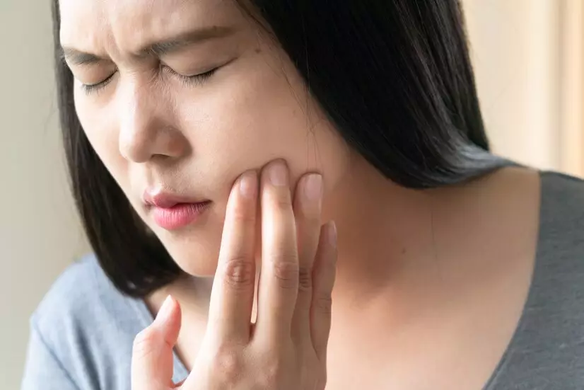 perbedaan urutan skincare malam dan pagi kulit sensitif berbagai sumber