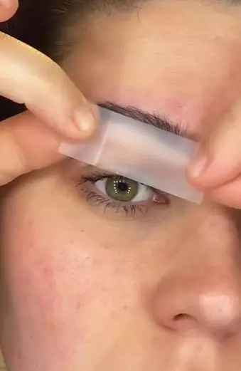 Trik mama muda mencukur alis TikTok