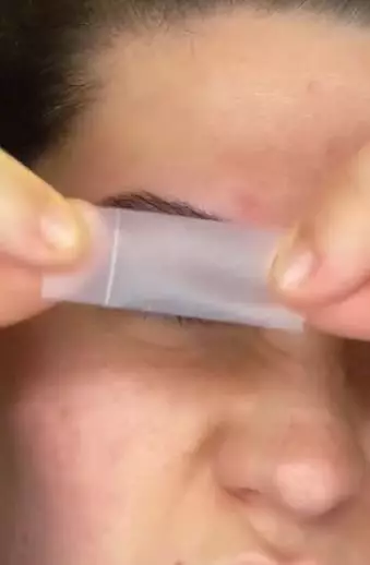 Trik mama muda mencukur alis TikTok