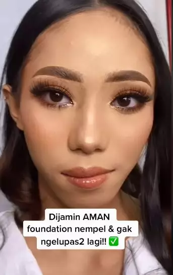 Transformasi makeup wanita wajah kering berbagai sumber