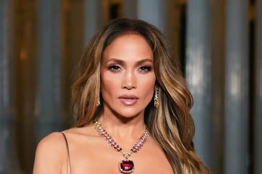 contour sesuai bentuk muka © 2024 berbagai sumber