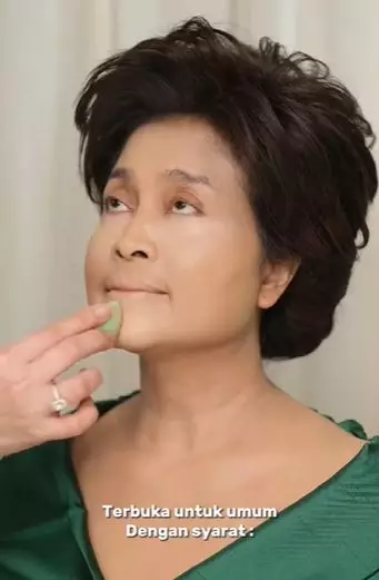 Transformasi makeup wanita paruh baya penuh flek TikTok
