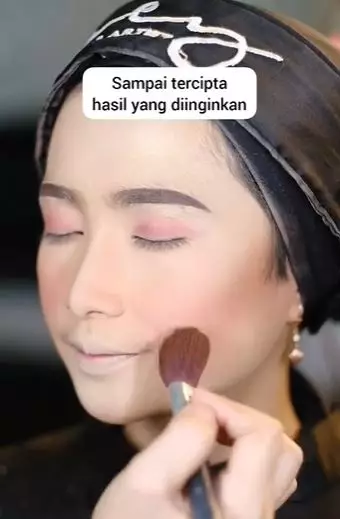 Aplikasikan kontur atasi wajah bulat ala MUA TikTok
