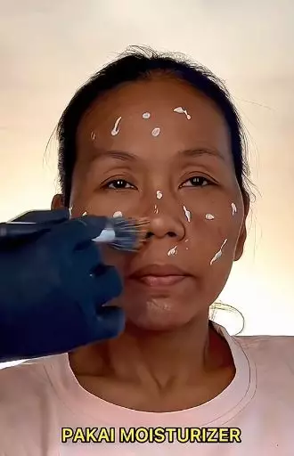 Transformasi makeup wanita paruh baya wajah penuh flek hitam berbagai sumber