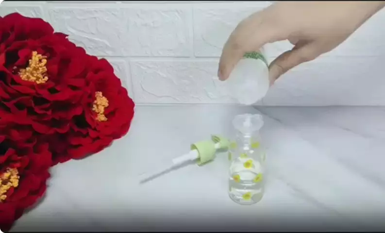 Pudarkan kerutan dan garis halus di tangan Berbagai sumber