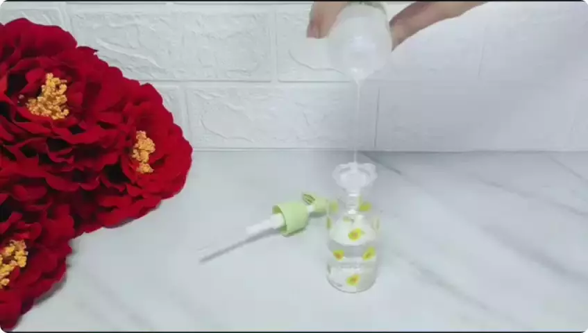 Pudarkan kerutan dan garis halus di tangan Berbagai sumber