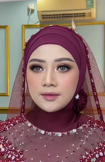 Penempatan pengaplikasian highlighter ala MUA TikTok Penempatan pengaplikasian highlighter ala MUA TikTok