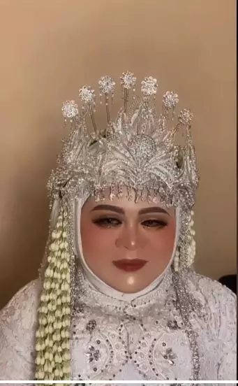 Transformasi makeup pengantin Sunda bertubuh gempal  berbagai sumber