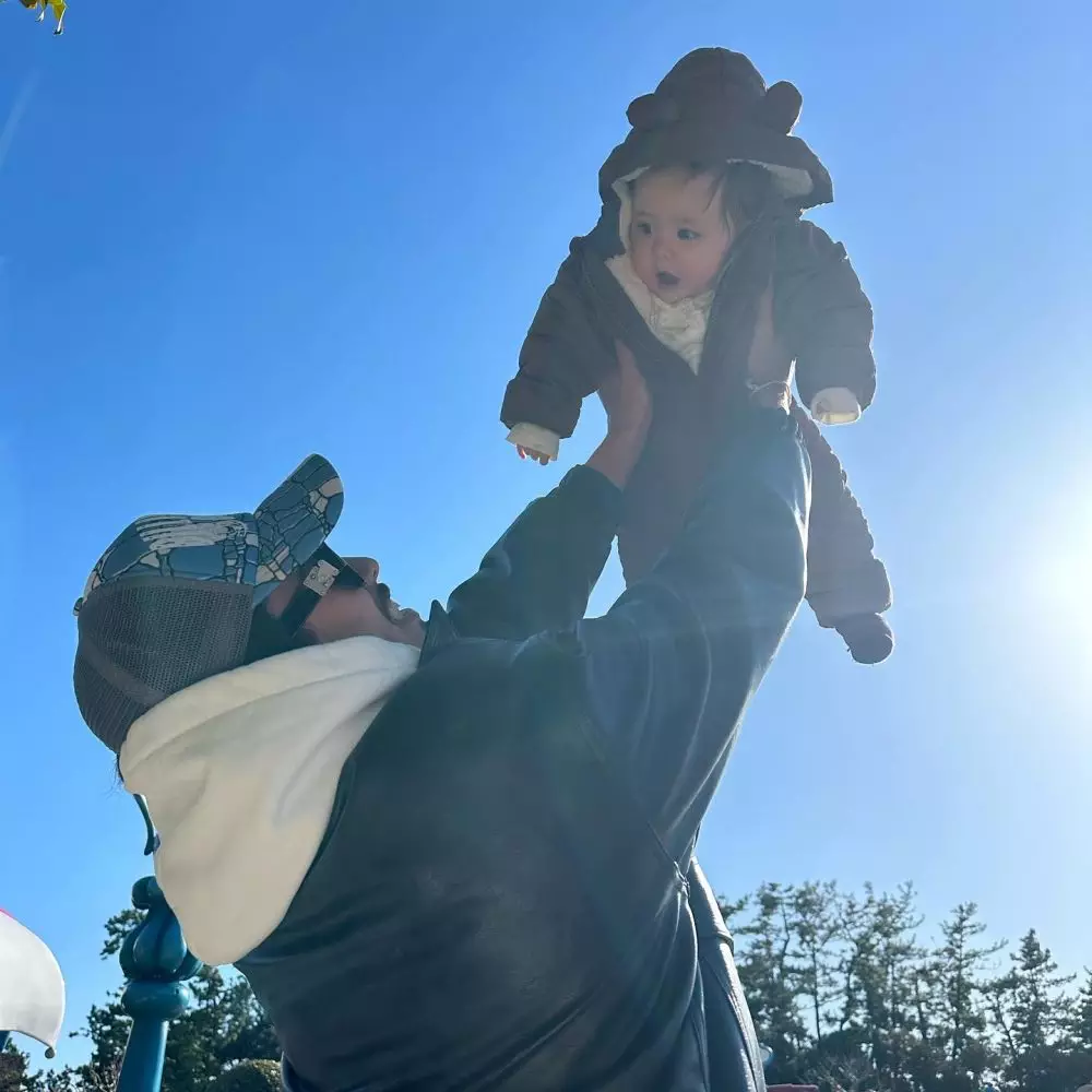 wajah anak jennifer coppen © Instagram