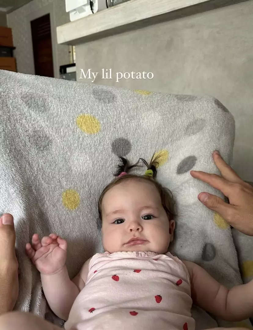 wajah anak jennifer coppen © Instagram