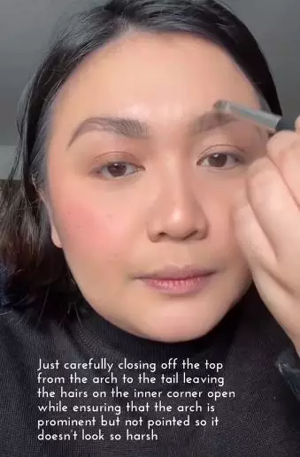 Transformasi makeup wanita wajah bulat glowing TikTok