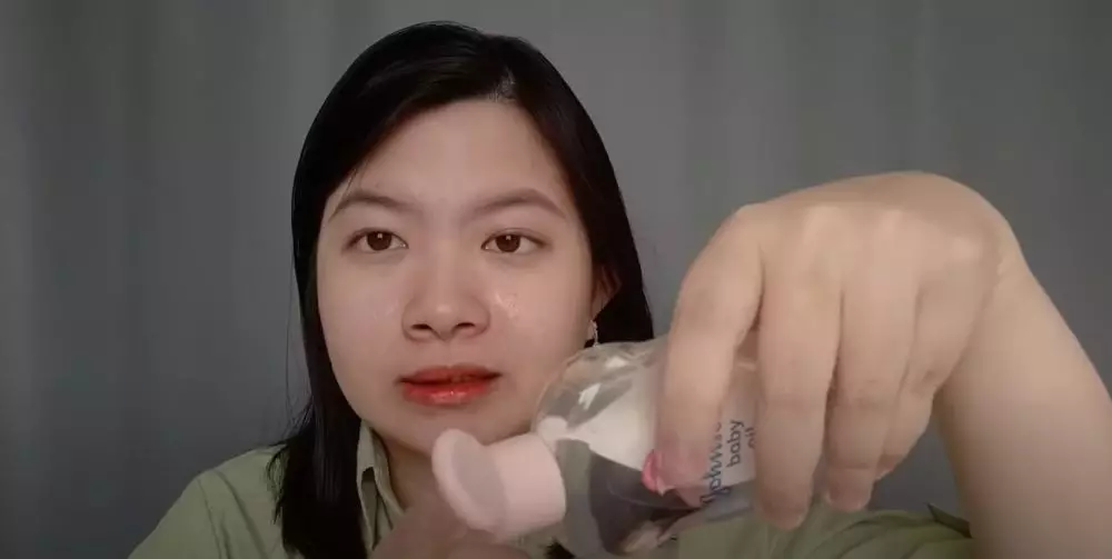 Wanita ini buktikan trik usir komedo dalam 10 menit pakai 2 bahan sederhana © 2024 brilio.net