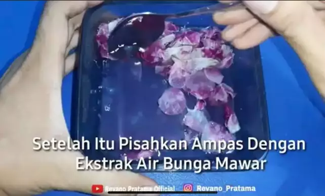 Cara mencerahkan wajah pakai air mawar  berbagai sumber