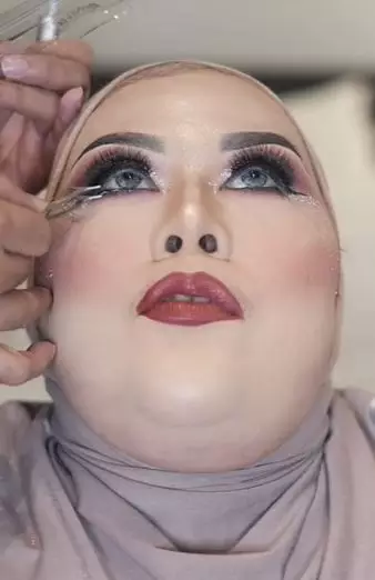 Transformasi makeup emak-emak mirip barbie TikTok