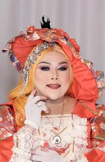 Transformasi makeup emak-emak mirip barbie TikTok
