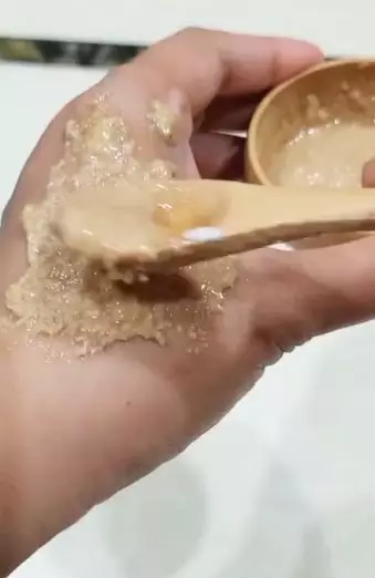 Wanita atasi pori-pori tersumbat pakai oatmeal Berbagai sumber