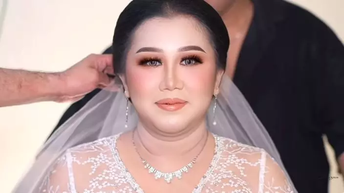 transformasi makeup wanita berwajah bulat dan alis tipis berbagai sumber