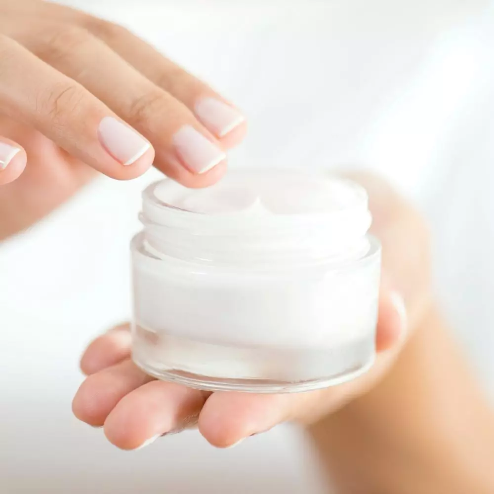 skincare yang boleh dan tidak boleh disimpan dalam kulkas © 2024 brilio.net