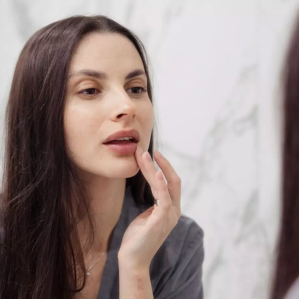 10 Cara efektif untuk mengatasi bibir yang gelap © 2024 canva