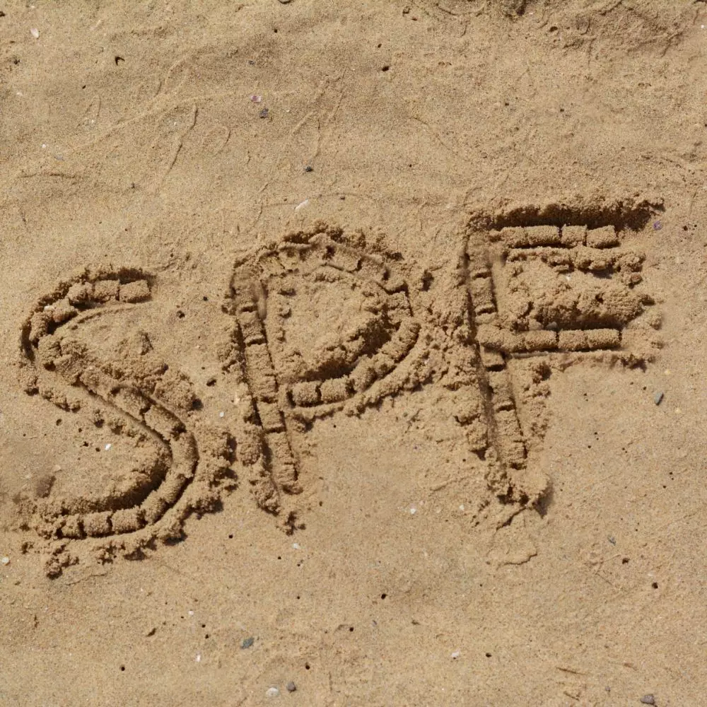 10 Cara efektif untuk mengatasi bibir yang gelap © 2024 canva