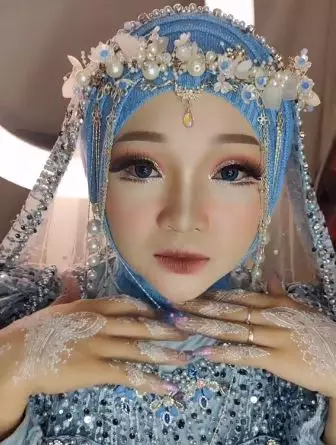 Transformasi makeup wanita wajah bulat dirias mirip barbie TikTok Transformasi makeup wanita wajah bulat dirias mirip barbie TikTok