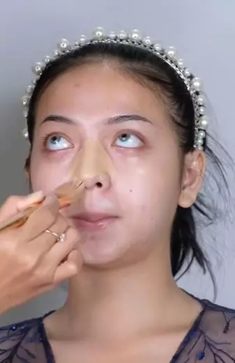 Transformasi makeup wanita kantung mata hitam TikTok