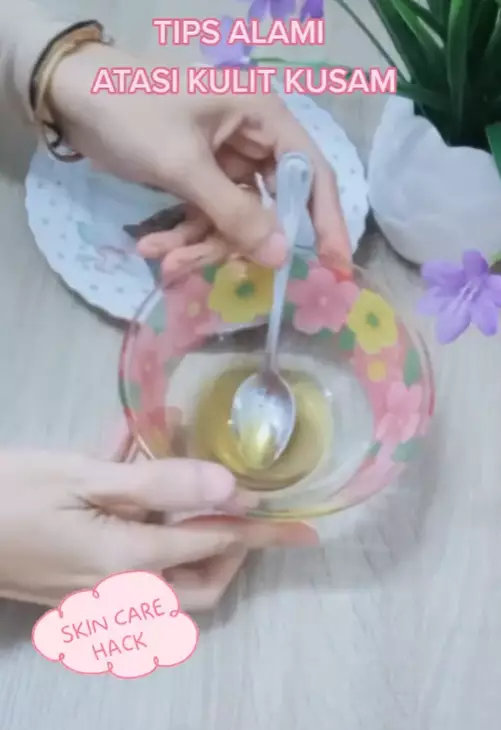 Trik cerahkan kulit kusam pakai madu dicampur 1 ampas minuman © 2024 brilio.net Trik cerahkan kulit kusam pakai madu dicampur 1 ampas minuman © 2024 brilio.net