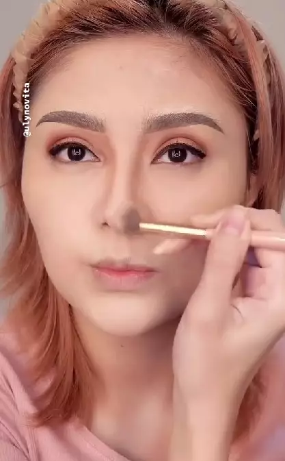 Wanita berambut pirang rias wajah mirip Nagita Slavina TikTok Wanita berambut pirang rias wajah mirip Nagita Slavina TikTok