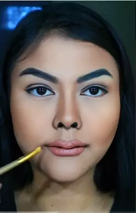 Transformasi makeup wanita rias wajah jadi Ivan Gunawan berbagai sumber