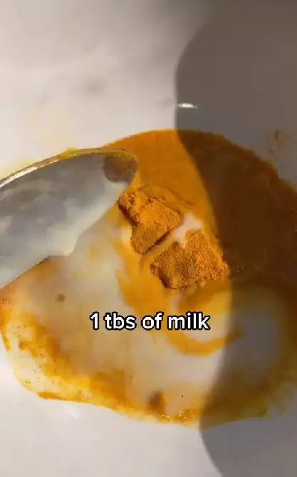 Cara pudarkan flek hitam di pipi Berbagai sumber