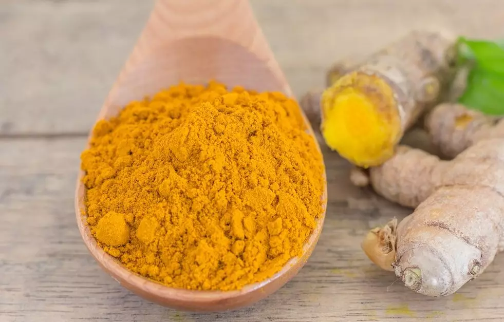 Atasi wajah kendur kunyit dan tomat Berbagai sumber Atasi wajah kendur kunyit dan tomat Berbagai sumber