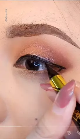 Transformasi recreate makeup jadi Ayu Ting Ting berbagai sumber