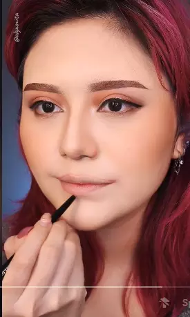 Transformasi recreate makeup jadi Ayu Ting Ting berbagai sumber