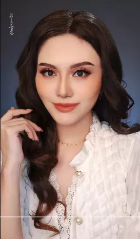 Transformasi recreate makeup jadi Ayu Ting Ting berbagai sumber